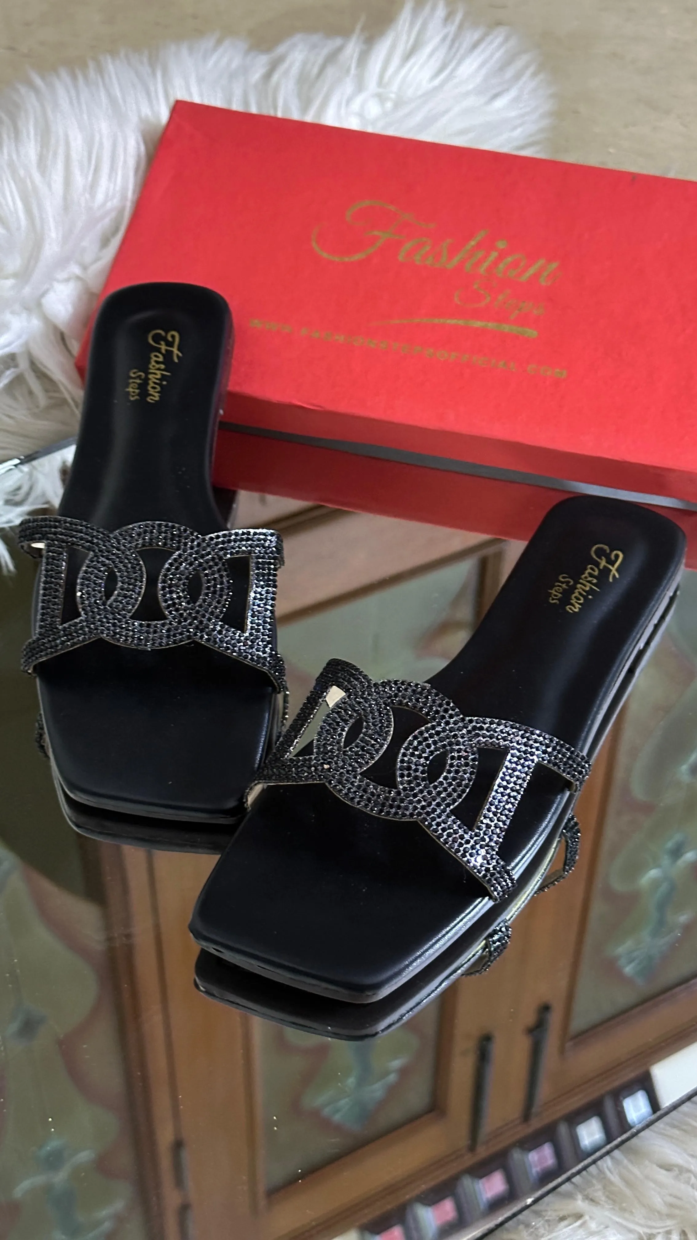 Fashion Charm Flat