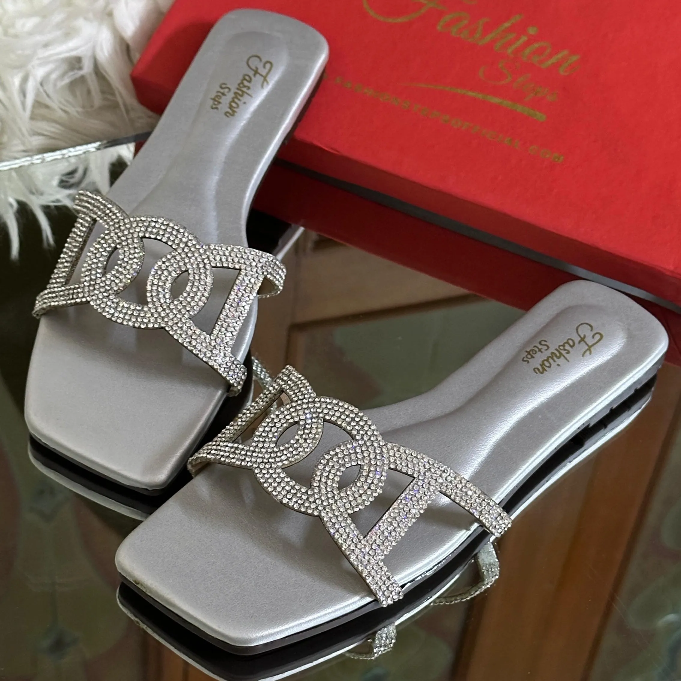 Fashion Charm Flat