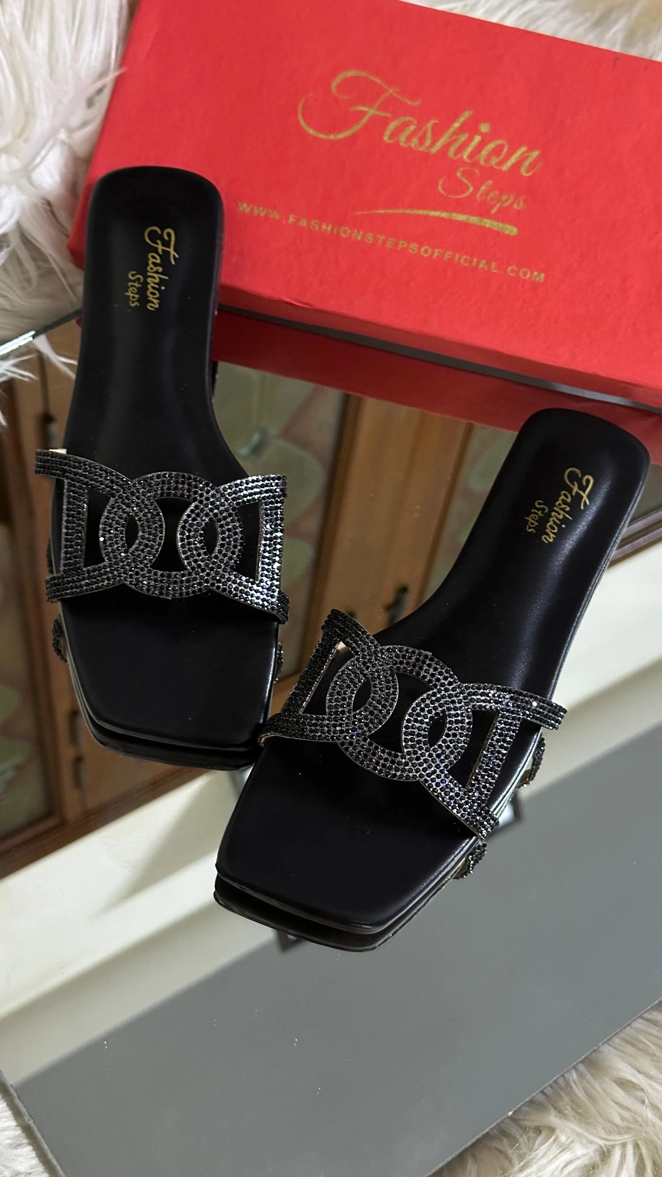 Fashion Charm Flat