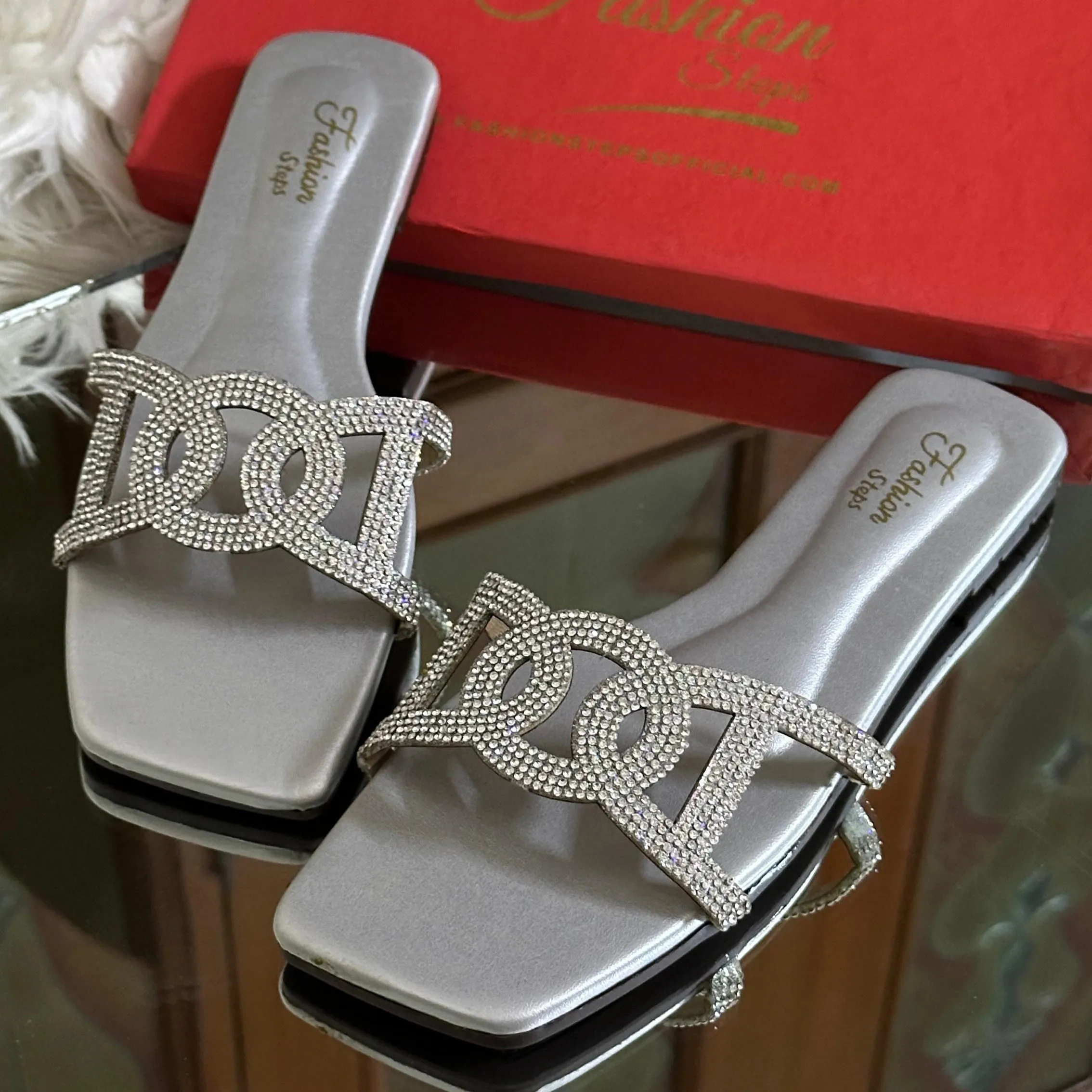 Fashion Charm Flat