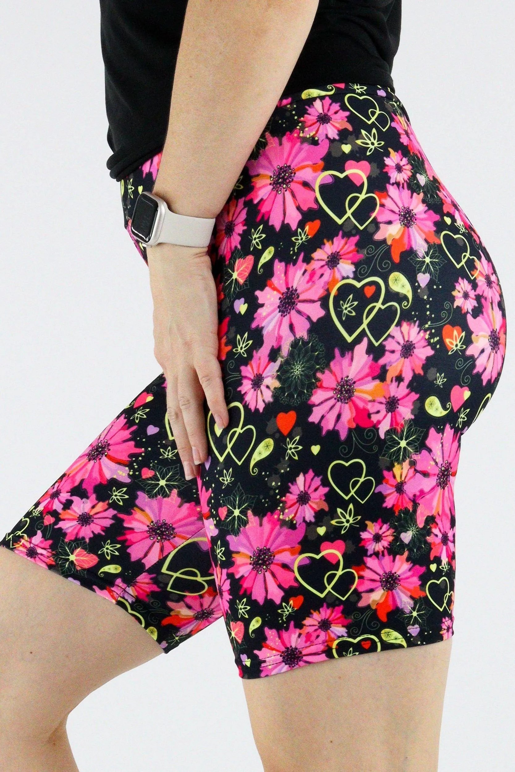 Floral Heart - Casual Mid Shorts