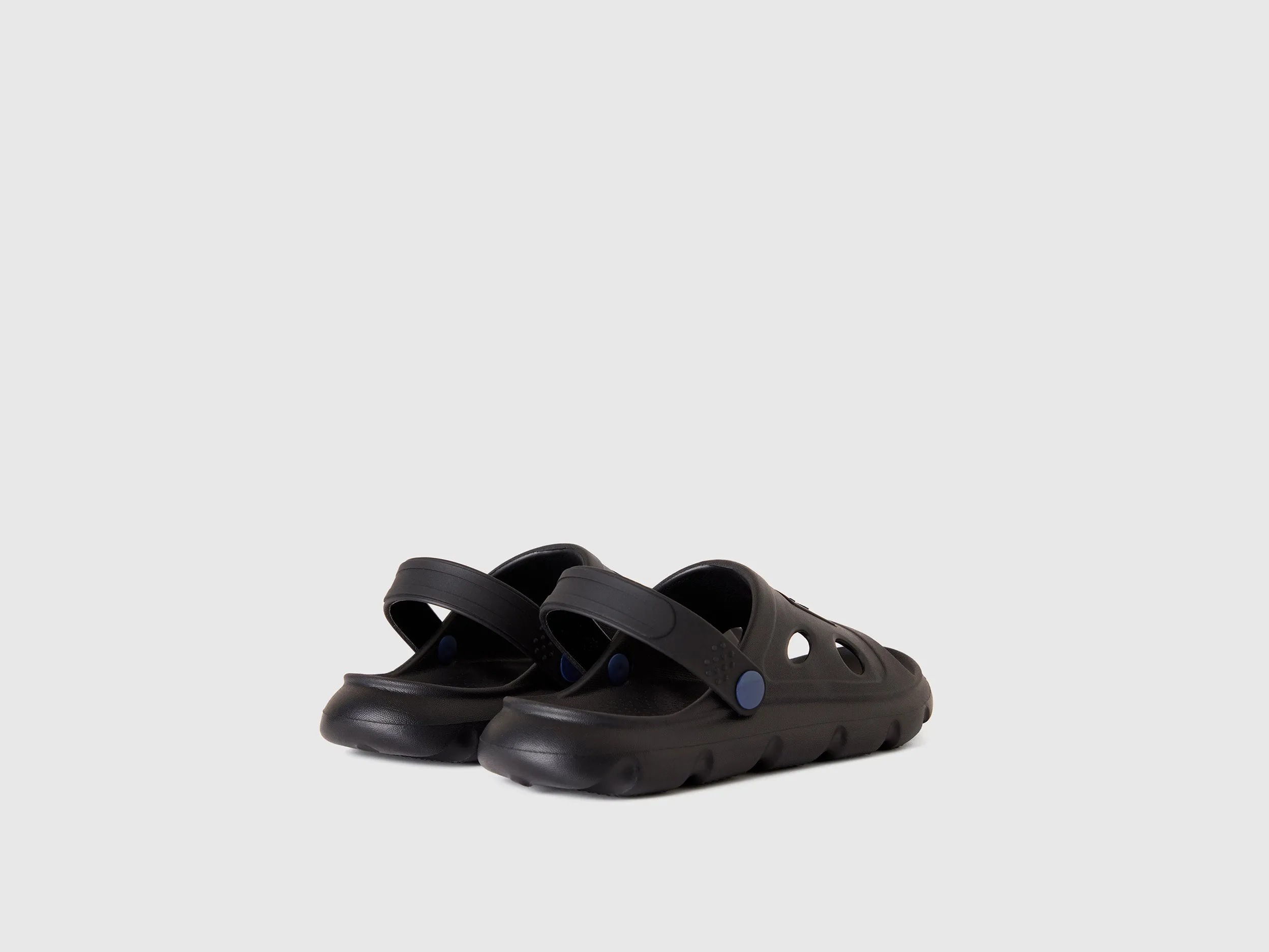 SANDALS IN LIGHTWEIGHT RUBBER